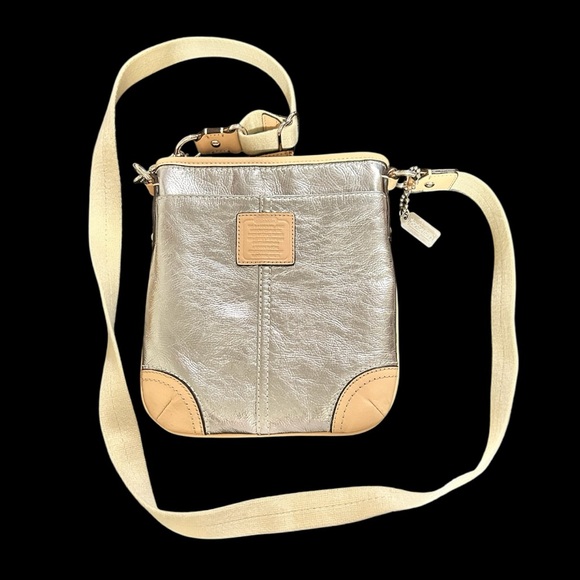 COACH Swingpack Crossbody Metillic Silver Leather Cream Beige Trim Hangtag VGC - Picture 1 of 11